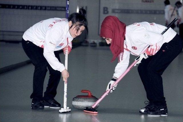 Curling Milli Takımı Tarihe Geçmek İstiyor