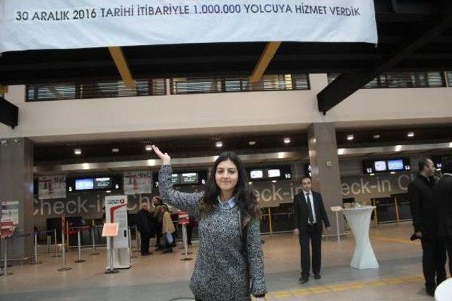 Ordu-Giresun Havalimanı'nda 1 Milyonuncu Yolcu Törenle Karşılandı