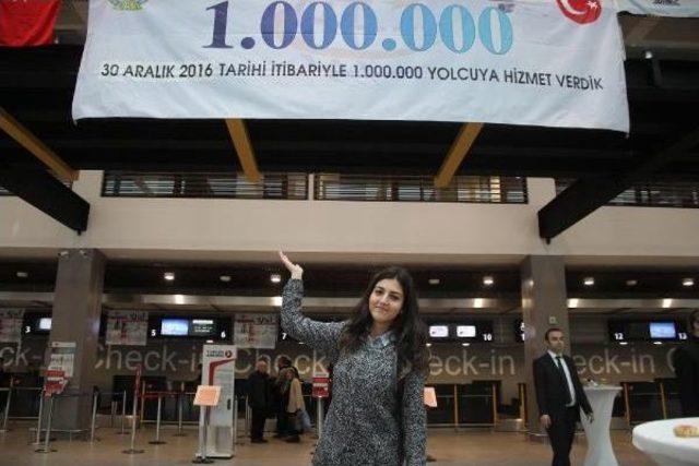 Ordu-Giresun Havalimanı'nda 1 Milyonuncu Yolcu Törenle Karşılandı