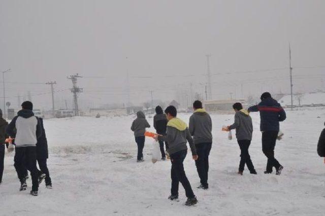 Iğdır Valisi, Kuşlar Için Doğaya Yem Bıraktı