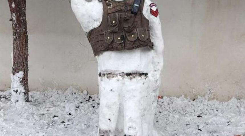 Jandarma Ve Polis Kardan Adamlar