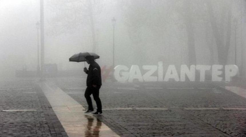 Yoğun Sis Gaziantep&rsquo;te Etkisini S&uuml;rd&uuml;r&uuml;yor