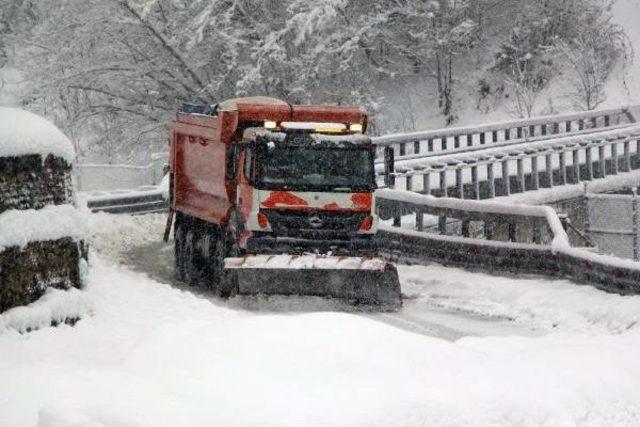 Bolu Dağı'nda Kar Ulaşımı Yavaşlattı