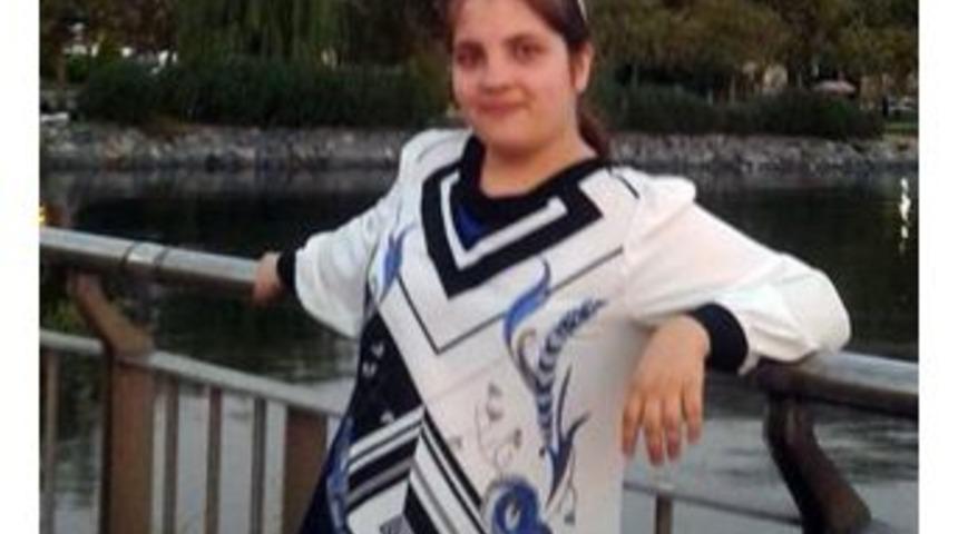 Karşıdan Karşıya Ge&ccedil;meye &Ccedil;alışan Kız &Ccedil;ocuğuna Otomobil &Ccedil;arptı: 1 &Ouml;l&uuml;