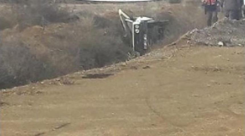 Sulama Kanalına Uçan Otomobilin Sürücüsü Öldü