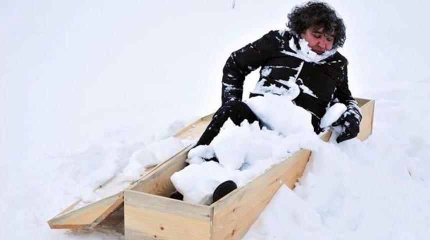 Profes&ouml;rden Ter&ouml;re, Tabutlu Tepki