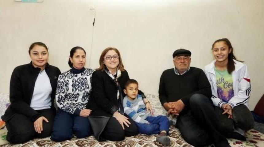 Fatma Şahin, K&uuml;&ccedil;&uuml;k Kahramanı Kutladı