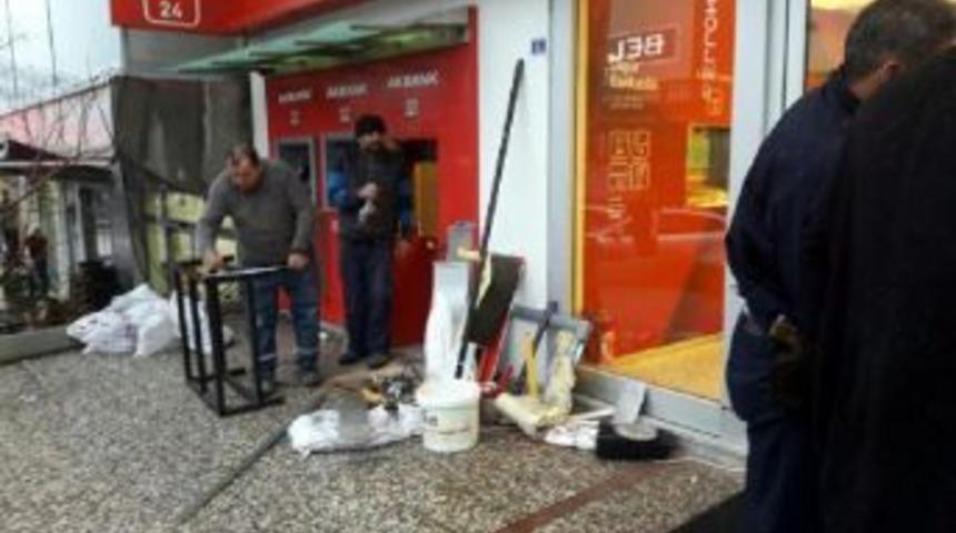 Banka Atm'si Değiştirilirken &Ccedil;alan Alarm Polisi Telaşlandırdı