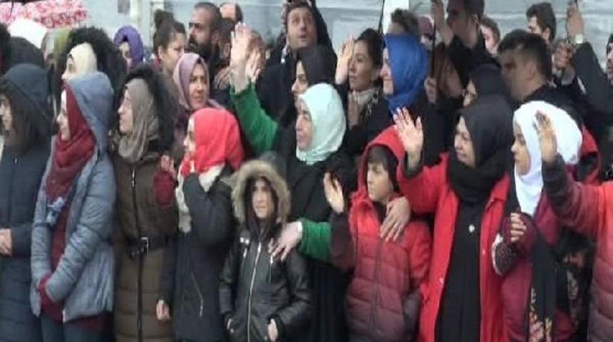 Semiha Yıldırım, Halep'e Giden Yardım Konvoyunun Uğurlanma T&ouml;renine Katıldı