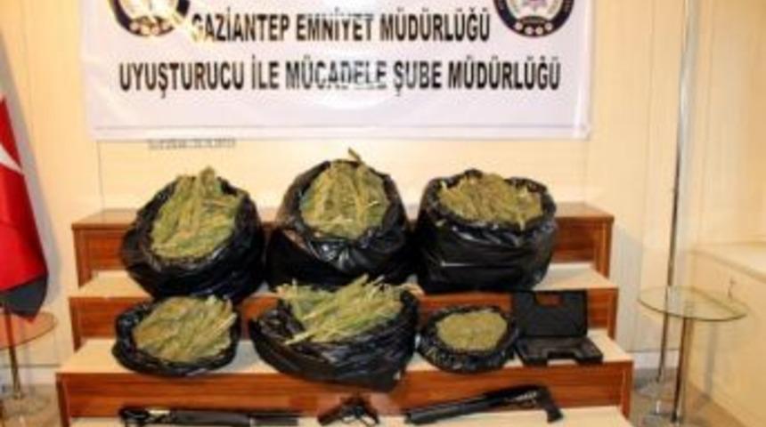 Gaziantep'te 40 Kilo Esrar Ele Ge&ccedil;irildi, 4 G&ouml;zaltı
