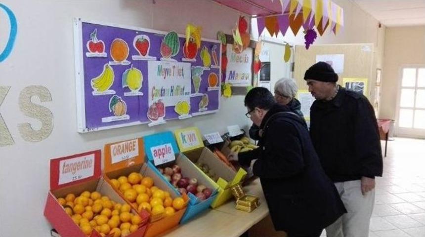 Meclis Manavı &Ouml;ğrencilere G&uuml;ven Ve D&uuml;r&uuml;stl&uuml;ğ&uuml; &Ouml;ğretiyor