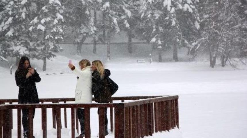 G&ouml;lc&uuml;k'te Kar G&uuml;zelliği