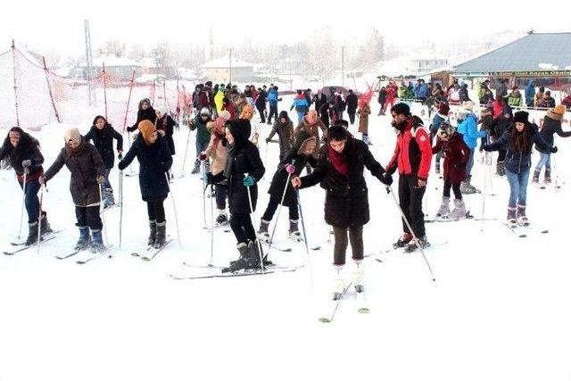 Kyk’lı Öğrenciler Kayak Tesisinde Stres Attı