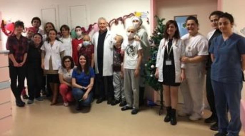 Esog&uuml; Hastanesi Onkoloji Servisi&rsquo;nde Yeni Yıl Coşkusu