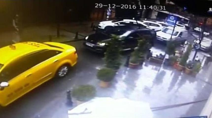 Fırtınadan U&ccedil;an Dev Boru Araca Ok Gibi B&ouml;yle Saplandı