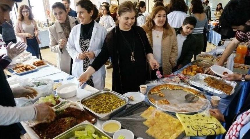 Tıp Fak&uuml;ltesi &Ouml;ğrencileri Yararına Kermes