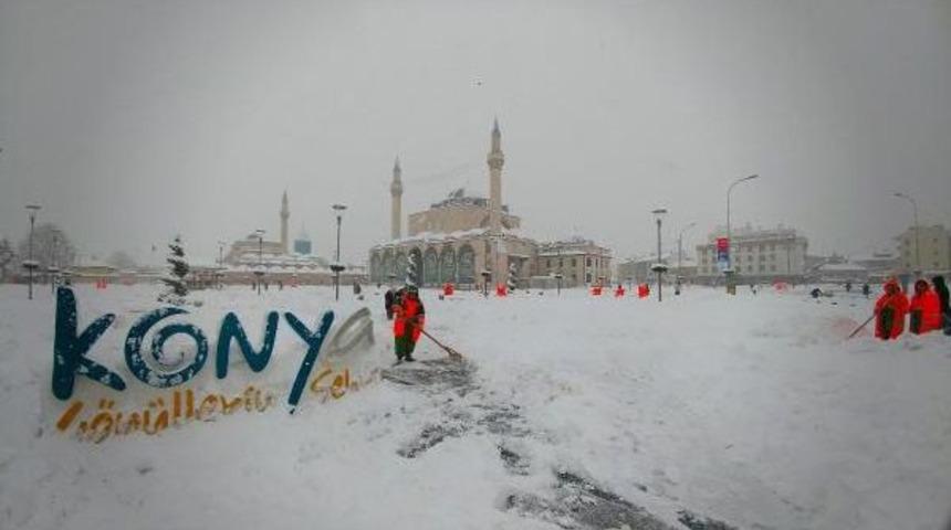 Konya'da Kar Yağışı Etkili Oldu