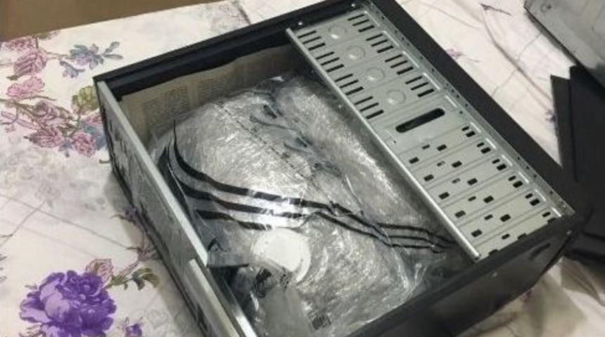 G&uuml;n&uuml;birlik Kiraladıkları Evde Esrarı Bilgisayar Kasasına Saklamışlar