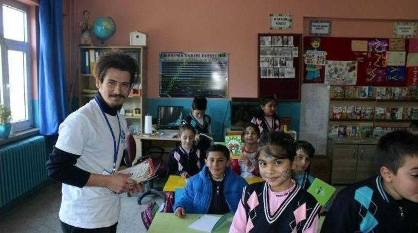 &Uuml;niversiteli Gen&ccedil;lerden İlkokul &Ouml;ğrencilerine Anlamlı Yardım