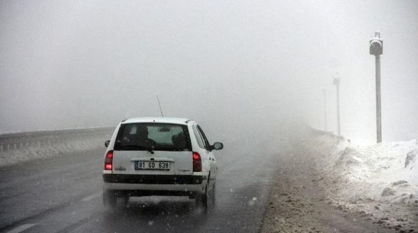 Bolu Dağı’nda Kar Yağışı Ve Sis Etkili Oluyor