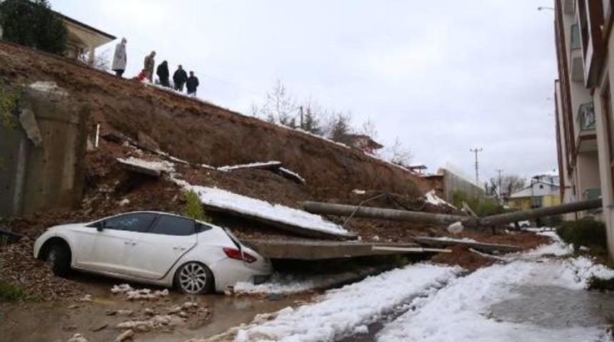 İzmit'te Ev Ve Işyerlerini Su Bastı (2)