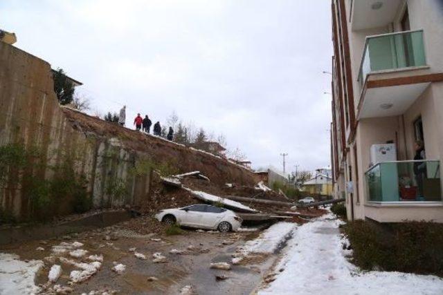 İzmit'te Ev Ve Işyerlerini Su Bastı (2)