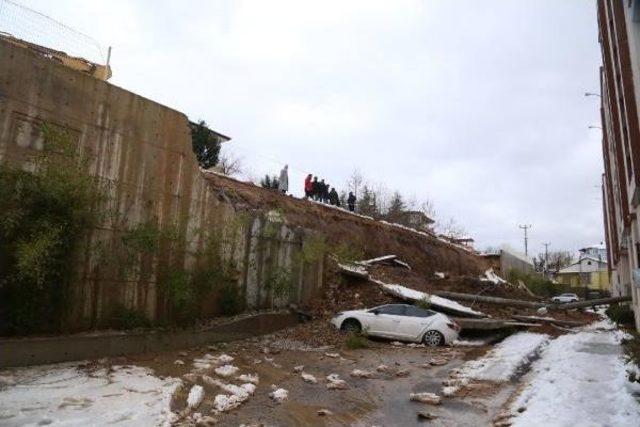 İzmit'te Ev Ve Işyerlerini Su Bastı (2)