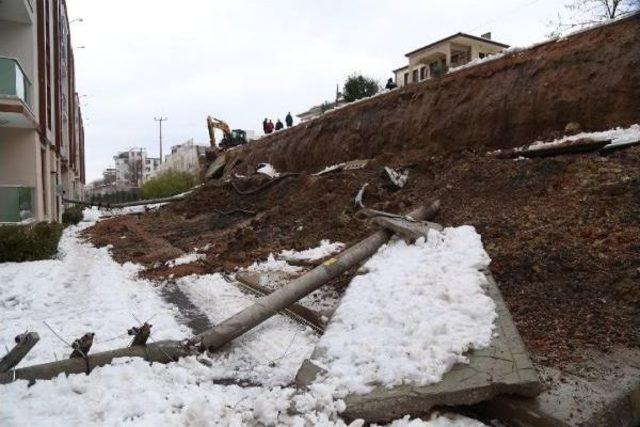 İzmit'te Ev Ve Işyerlerini Su Bastı (2)