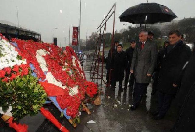 Kosova Cumhurbaşkanı Şehitler Tepesi'nde