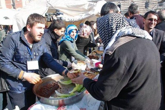 Diyarbakır’da Halep İçin Yardım Kermesi Düzenlendi