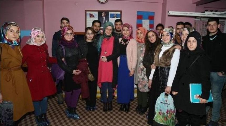 &Uuml;niversiteli Gen&ccedil;ler Minik Y&uuml;reklere Dokundular