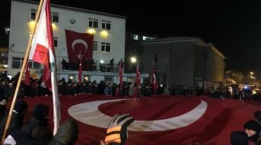 Başakşehirli İzciler Şehitler İ&ccedil;in Y&uuml;r&uuml;d&uuml;