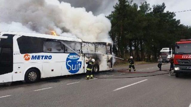 İçinde 16 Yolcu Bulunan Otobüste Yangın Çıktı