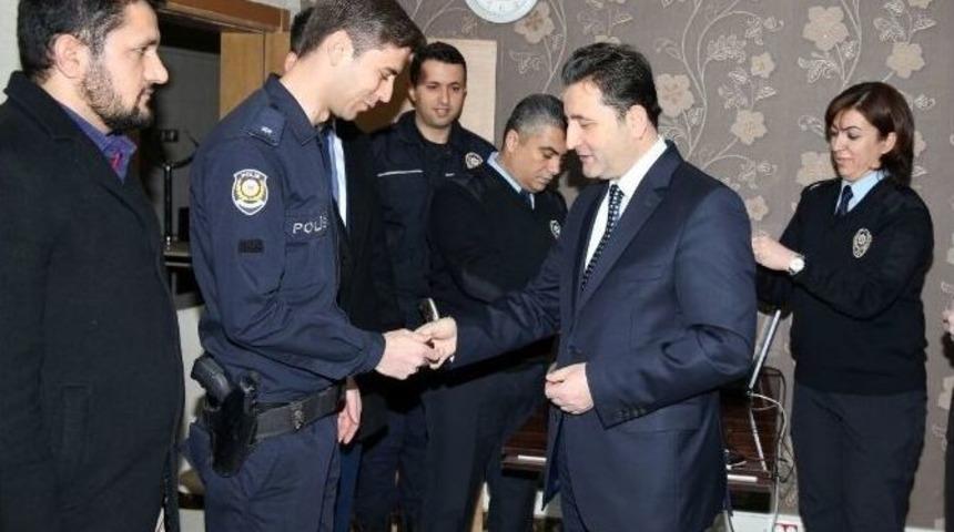 Onar, Emniyet Personeline Hediye Verdi