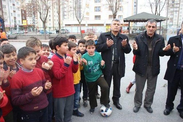 Okul Harçlıklarını Halep’e Gönderdiler