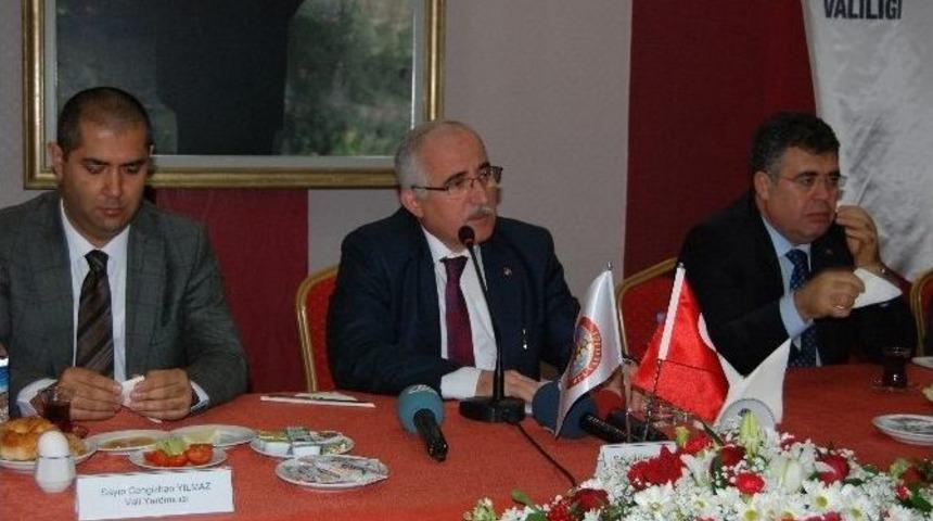 Şanlıurfa Valisi G&uuml;ng&ouml;r Azim Tuna 2016 Yılını Değerlendirdi