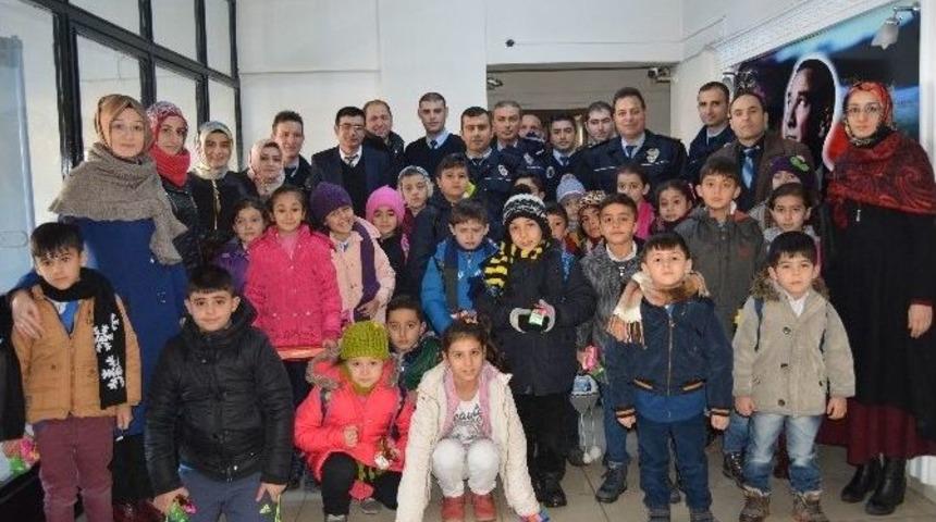 Minik &Ouml;ğrencilerden İl&ccedil;e Emniyet M&uuml;d&uuml;rl&uuml;ğ&uuml;ne Taziye Ziyareti