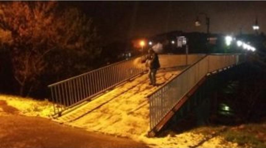 İzmit&rsquo;te Karla M&uuml;cadele &Ccedil;alışmaları S&uuml;r&uuml;yor