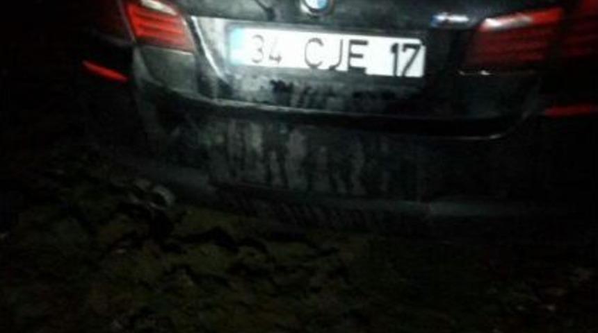 Otomobili &Ccedil;amura Saplanınca Yakalandılar