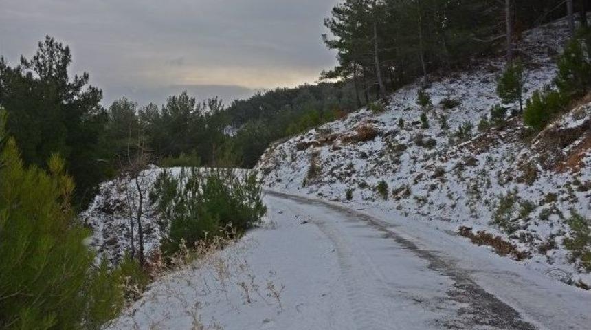Bergama&rsquo;da Kar Hayatı Fel&ccedil; Etti