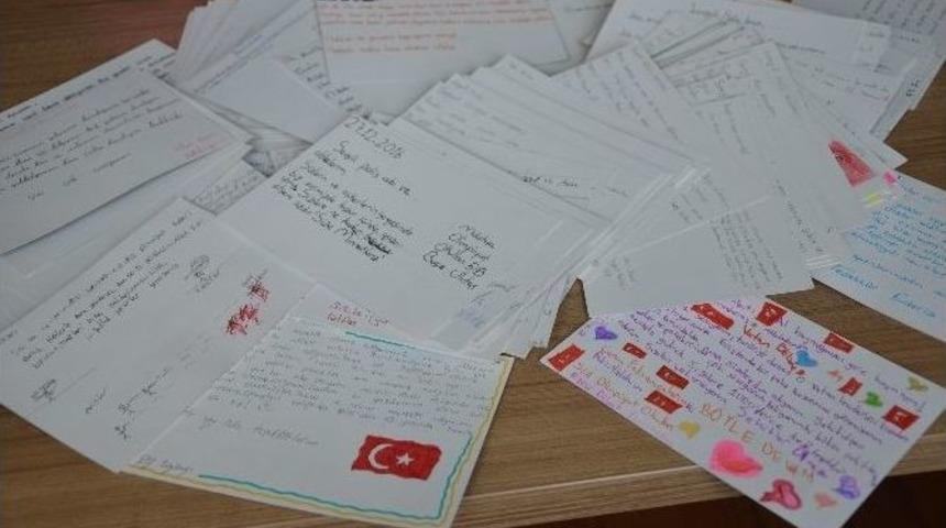 &Ouml;ğrencilerden Ter&ouml;rle M&uuml;cadele Eden G&uuml;venlik G&ouml;revlilerine Kartpostal