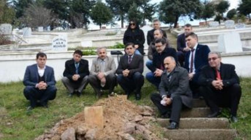 G&ouml;revinin İlk G&uuml;n&uuml;nde Eski Başkanın Mezarını Ziyaret Etti