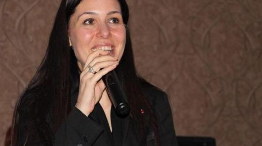 Ak Partili Karaaslan: Se&ccedil;ilebilinecek Bir Yerde Benden Başka Kadın Aday Yoktu