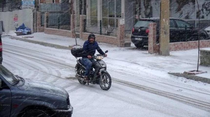 Şark&ouml;y'de Kar Yağışı (3)