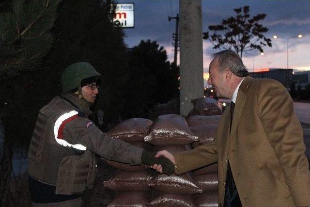 Başkan Şahiner’den Anlamlı Hediye