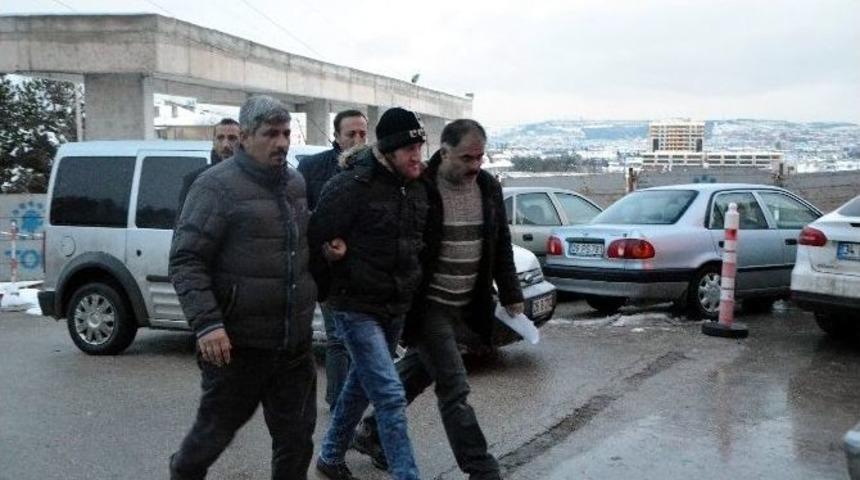 Anne Ve Kızını Komalık Eden Hırsızları Kardaki İzleri Yakalattı