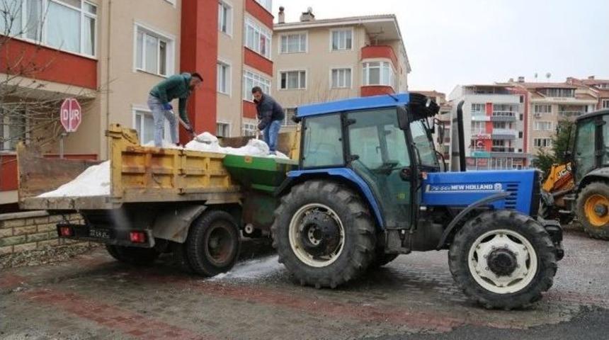Edirne Belediyesi Ekipleri Tuzlama &Ccedil;alışmalarına Başladı
