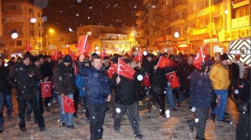 Lapseki&rsquo;de Kar Yağışı Altında Şehitler İ&ccedil;in Y&uuml;r&uuml;d&uuml;ler