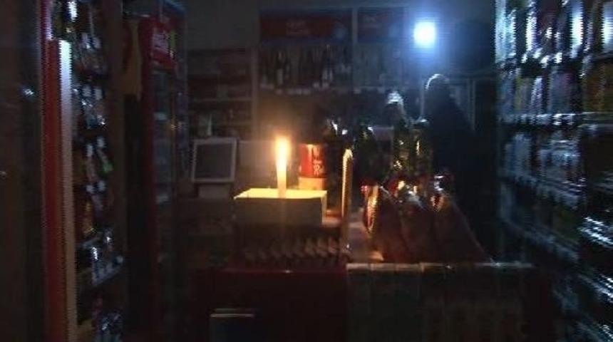 İstanbul'un Bir Çok Yerinde Elektrik Kesintisi