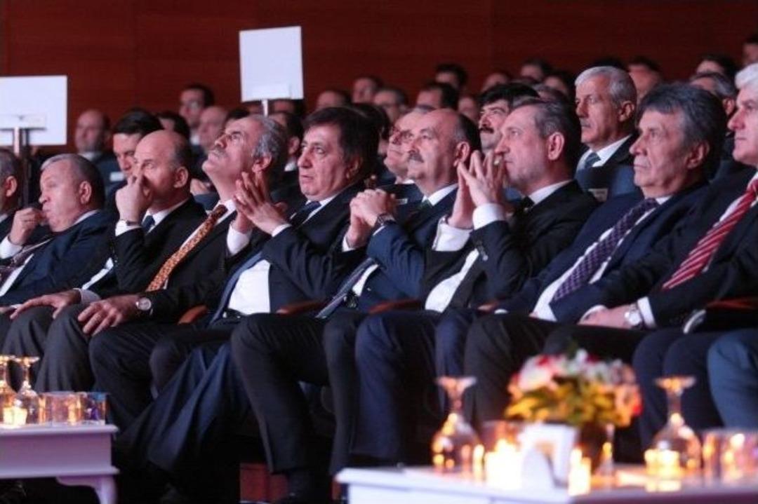 Bakan M&uuml;ezzinoğlu Bursa&rsquo;da Ekonomiye Değer Katanlar &Ouml;d&uuml;l T&ouml;renine Katıldı